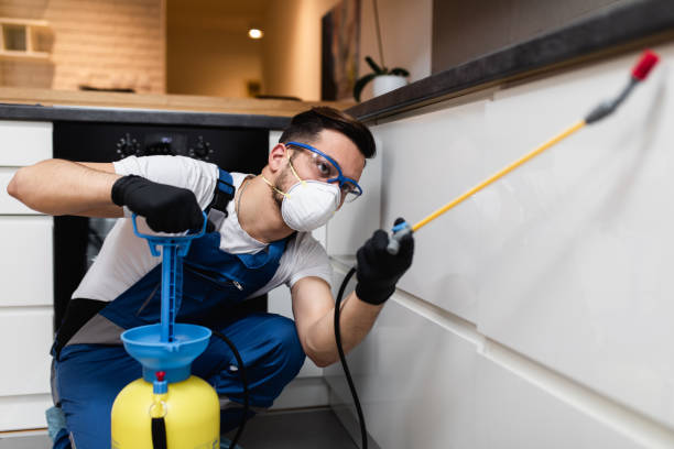 Best Exterminator Services  in Center Hill, FL
